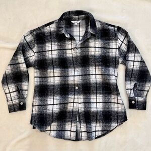 Steve Madden Shirt Jacket Women's Black White Plaid Wool Blend Pockets Snaps